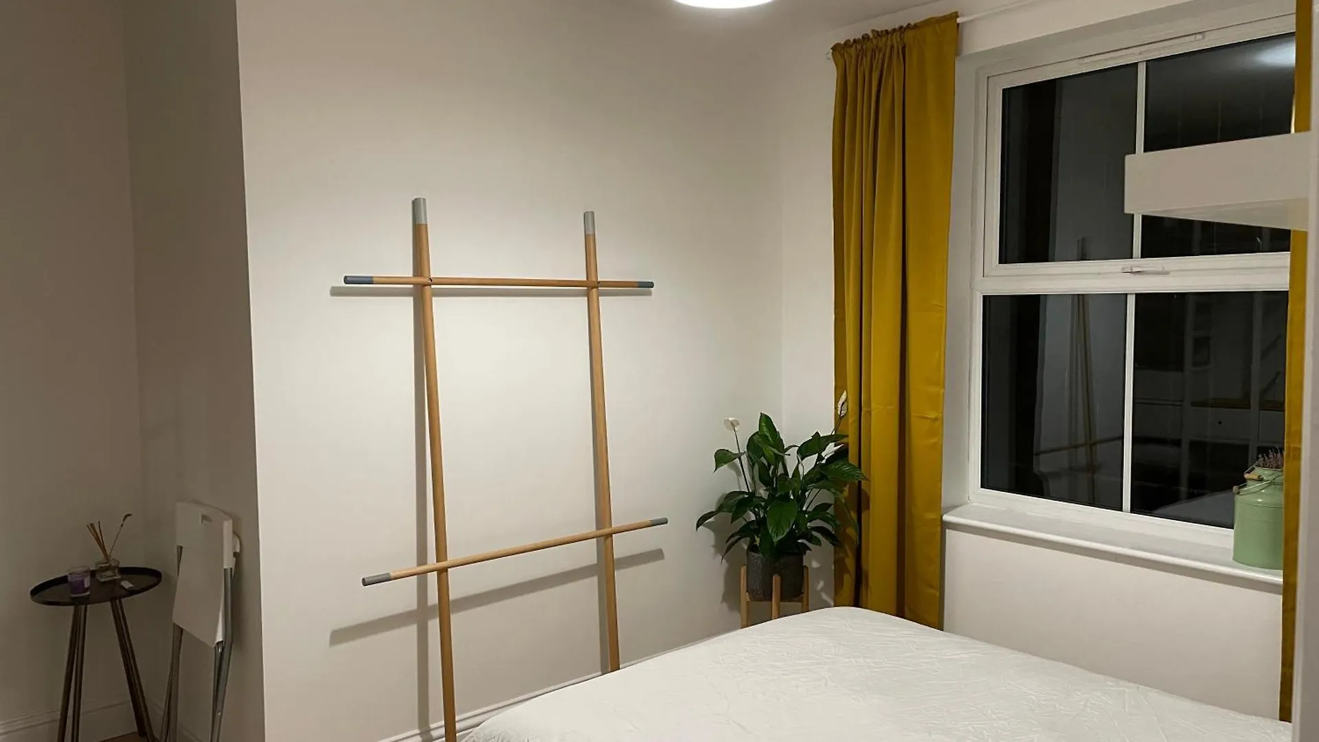 Little Victorian Conversion Apartment London 0*,