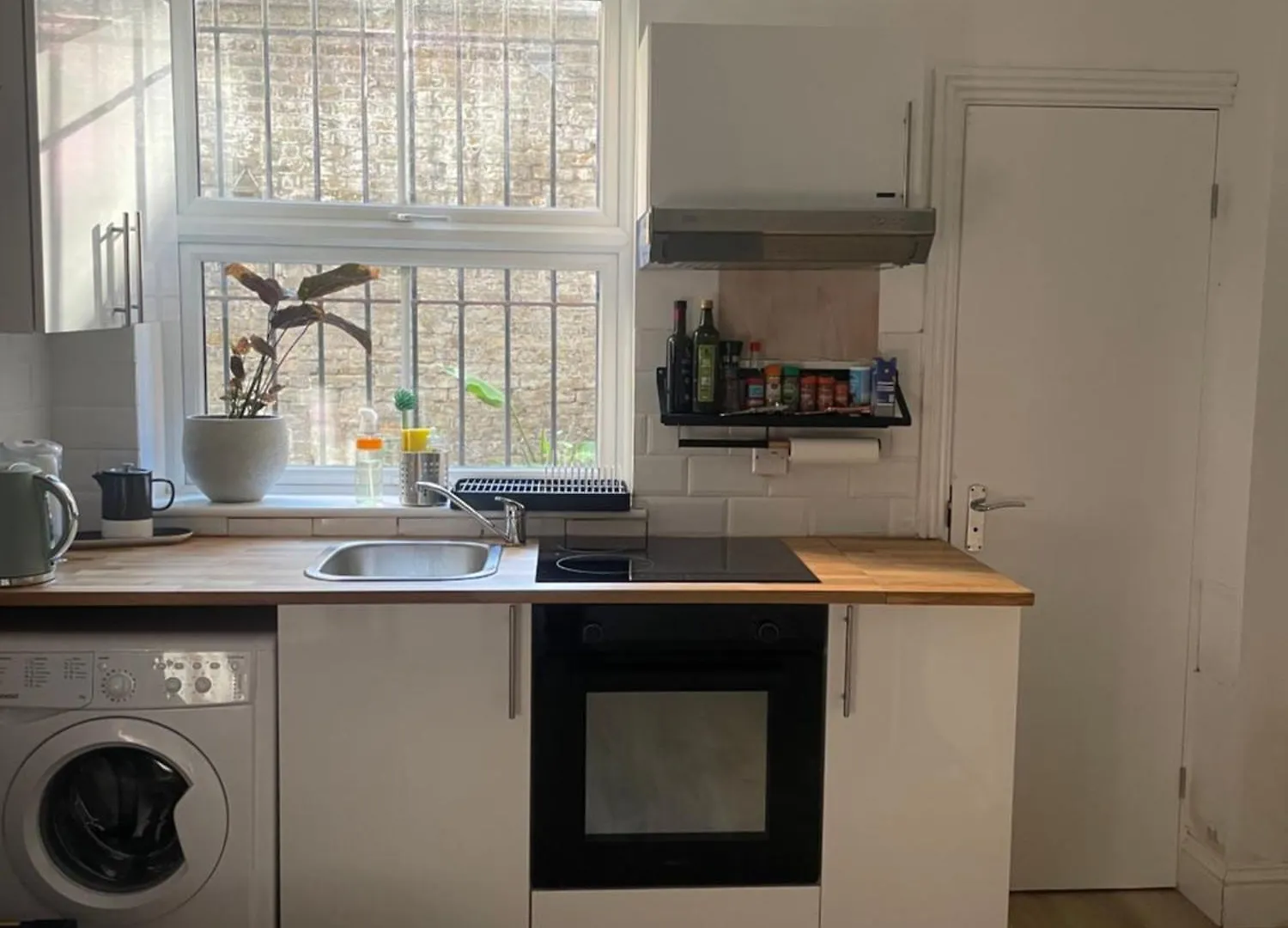 Little Victorian Conversion Apartment London 0*,